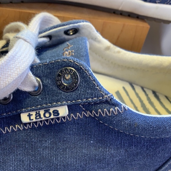 Taos denim jean almost NEW sneakers worn once! EUC - Picture 7 of 16